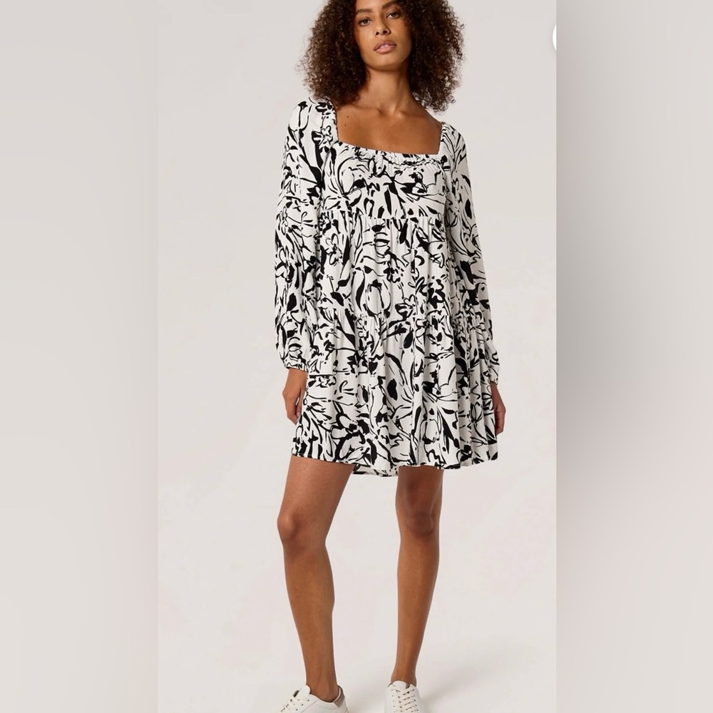 APRICOT Black and White Long Sleeve Dress